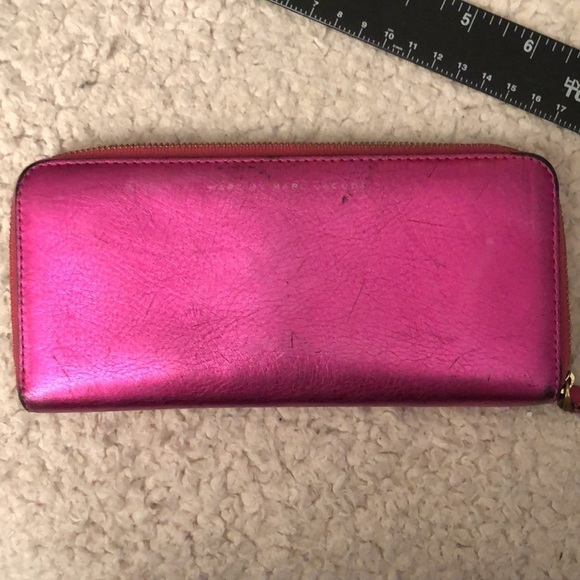 Marc Jacobs hot pink metallic zip wallet fits most iPhones - Picture 3 of 16
